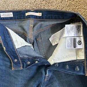 Wedgie Levi’s - perfect condition